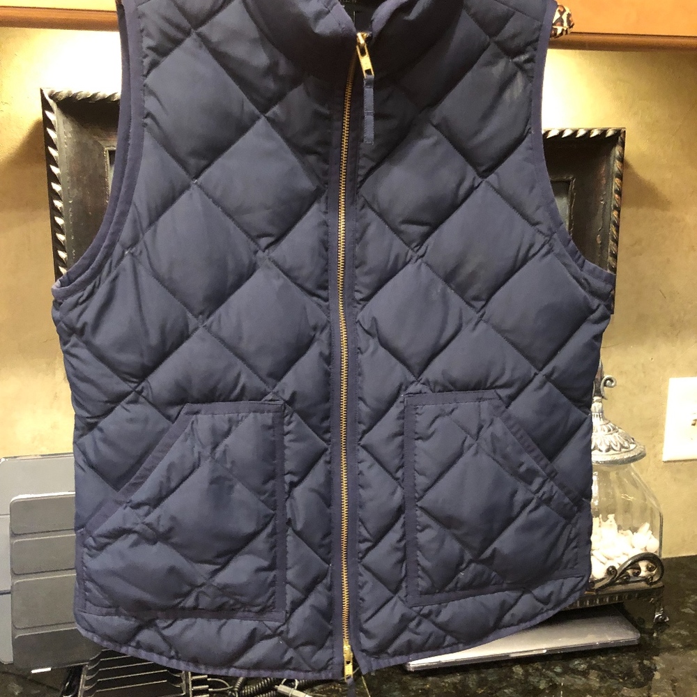 J Crew Women's Navy Puffer Vest Med.